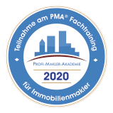 Ein blauer Kreis mit weißem Text und blauen Gebäuden. Teilnahme am PMA. Profi-Makler-Akademie. 2020 für Immobilienmakler.